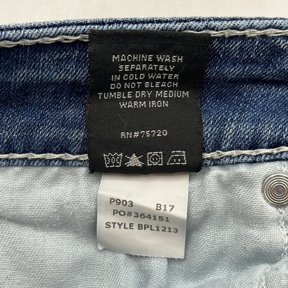 BKE Denim Sabrina Low Rise Capri Size 26 - Picture 11 of 16